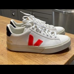 Brand new Vejas worn only once! Size 38